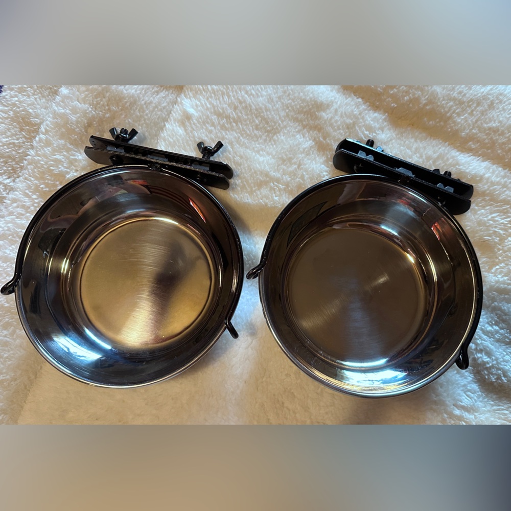 PAIR⭐️Snap'y Fit Stainless Steel Food & Water Bowls, Holds 20 Ounces, Set of 2
